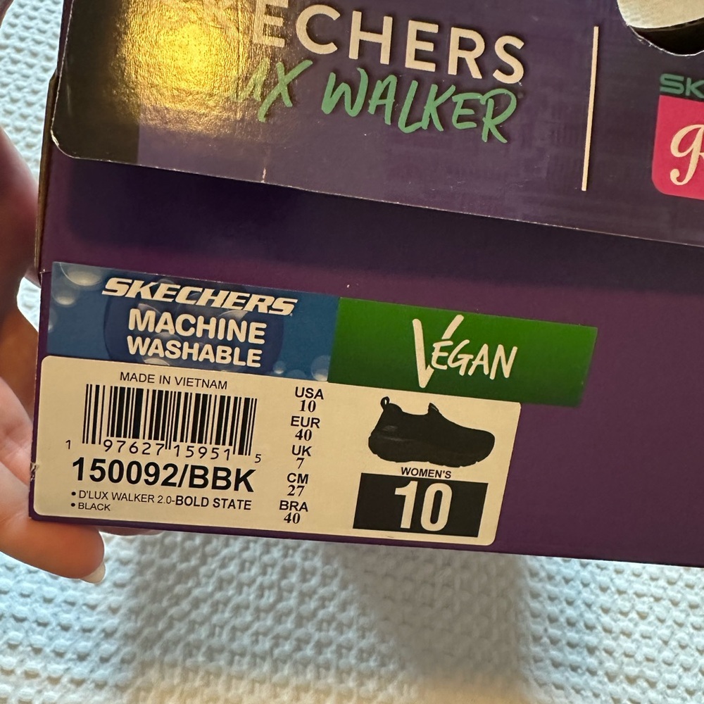 NIB Skechers Women’s D'LUX Walker with Memory Foam Sneakers